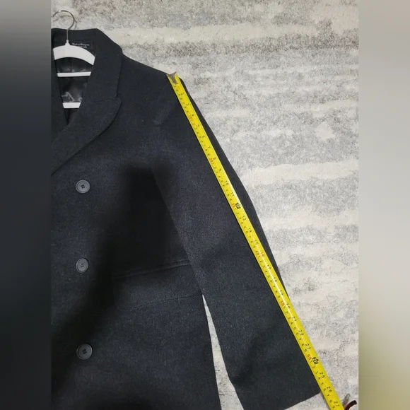 Bradleyjons Black Double-Breasted Pea Coat with Wide Lapels Shell. 60%wool